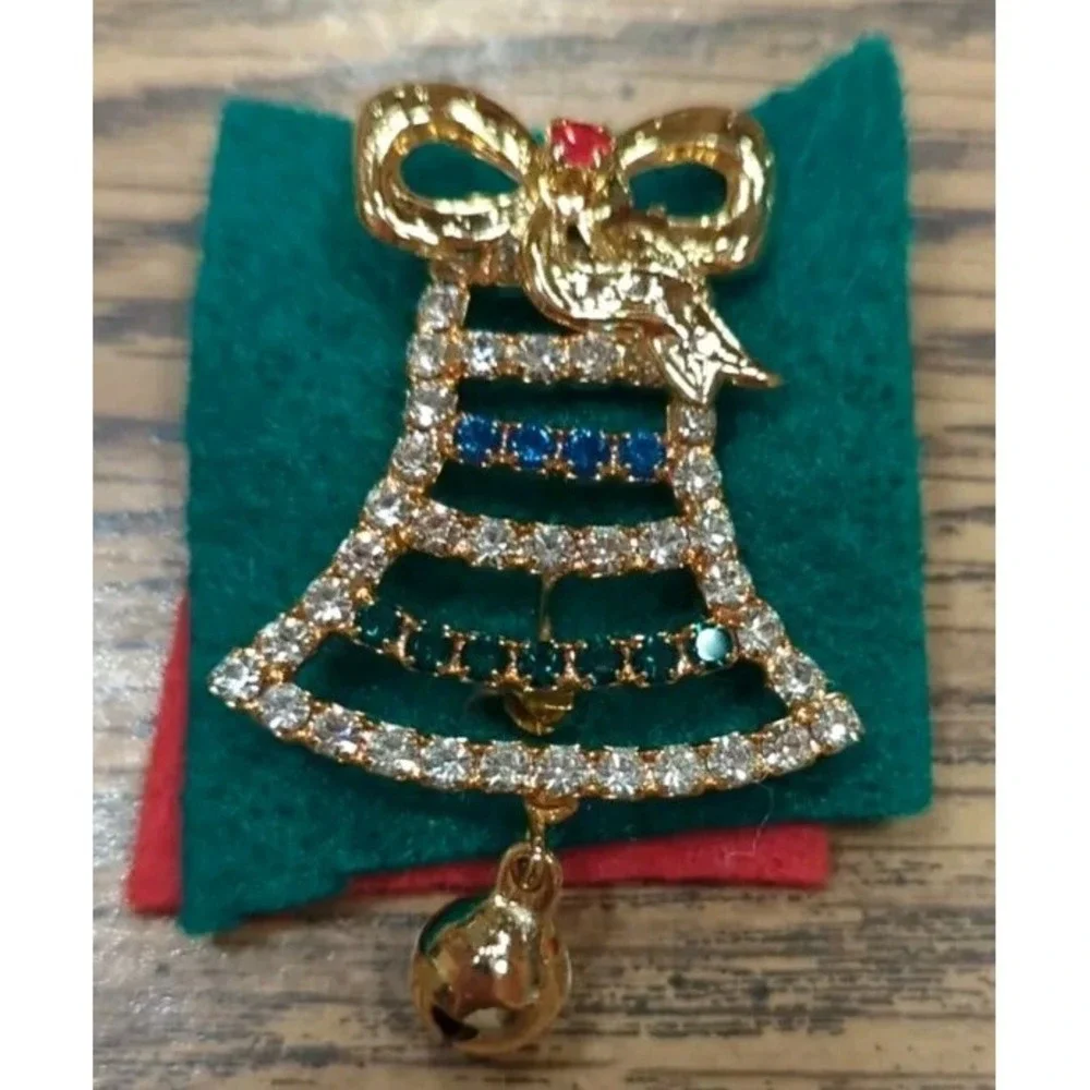 Vintage Christmas  Holiday Retro Brooch Pin Very Pretty Bell